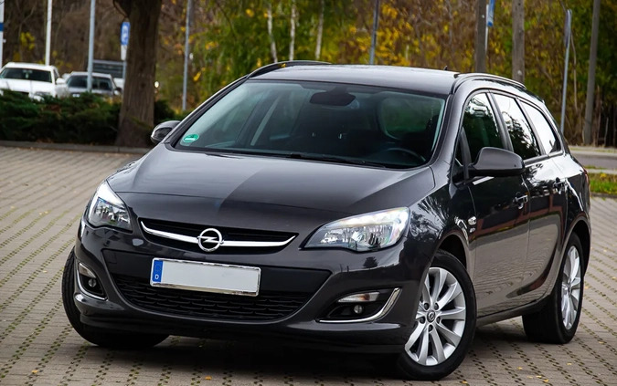 Opel Astra cena 26900 przebieg: 210000, rok produkcji 2013 z Nisko małe 562